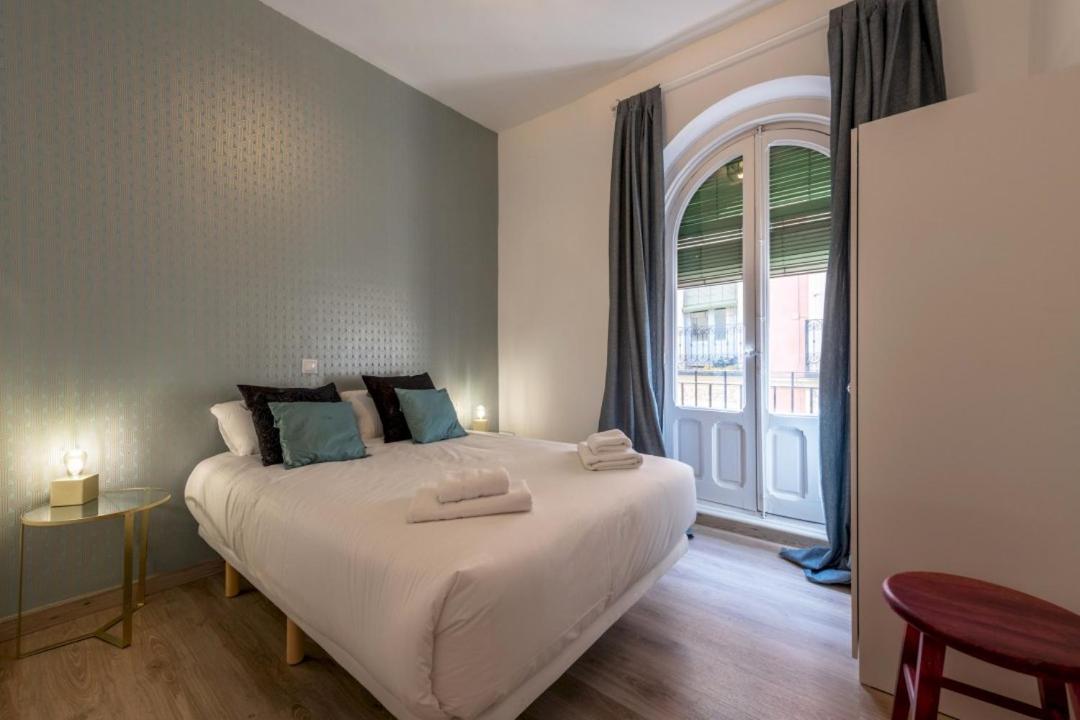 3 Bedrooms 1 Bathroom Furnished - Lavapies- Mintystay Мадрид Екстериор снимка