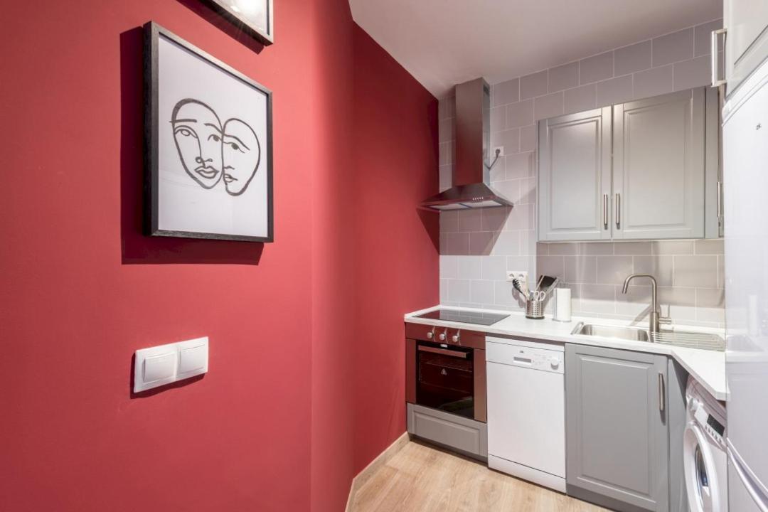 3 Bedrooms 1 Bathroom Furnished - Lavapies- Mintystay Мадрид Екстериор снимка